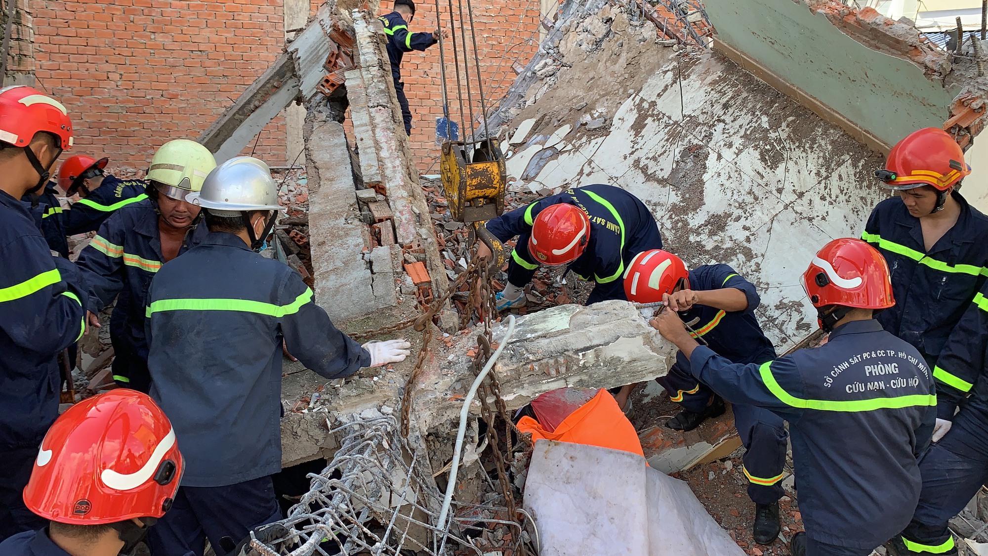 Đập nhà xây mới, tường bêtông sập, một người tử vong