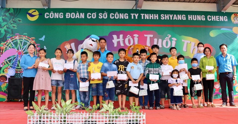 C&ocirc;ng đo&agrave;n tổ chức ng&agrave;y hội tuổi thơ cho con c&ocirc;ng nh&acirc;n lao động - Ảnh 1.