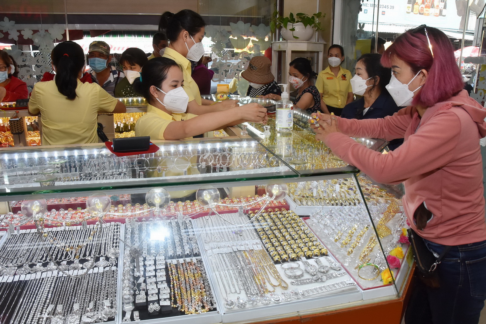 Giá vàng hôm nay 26-6: Giá vàng SJC, vàng trang sức tiếp tục giảm