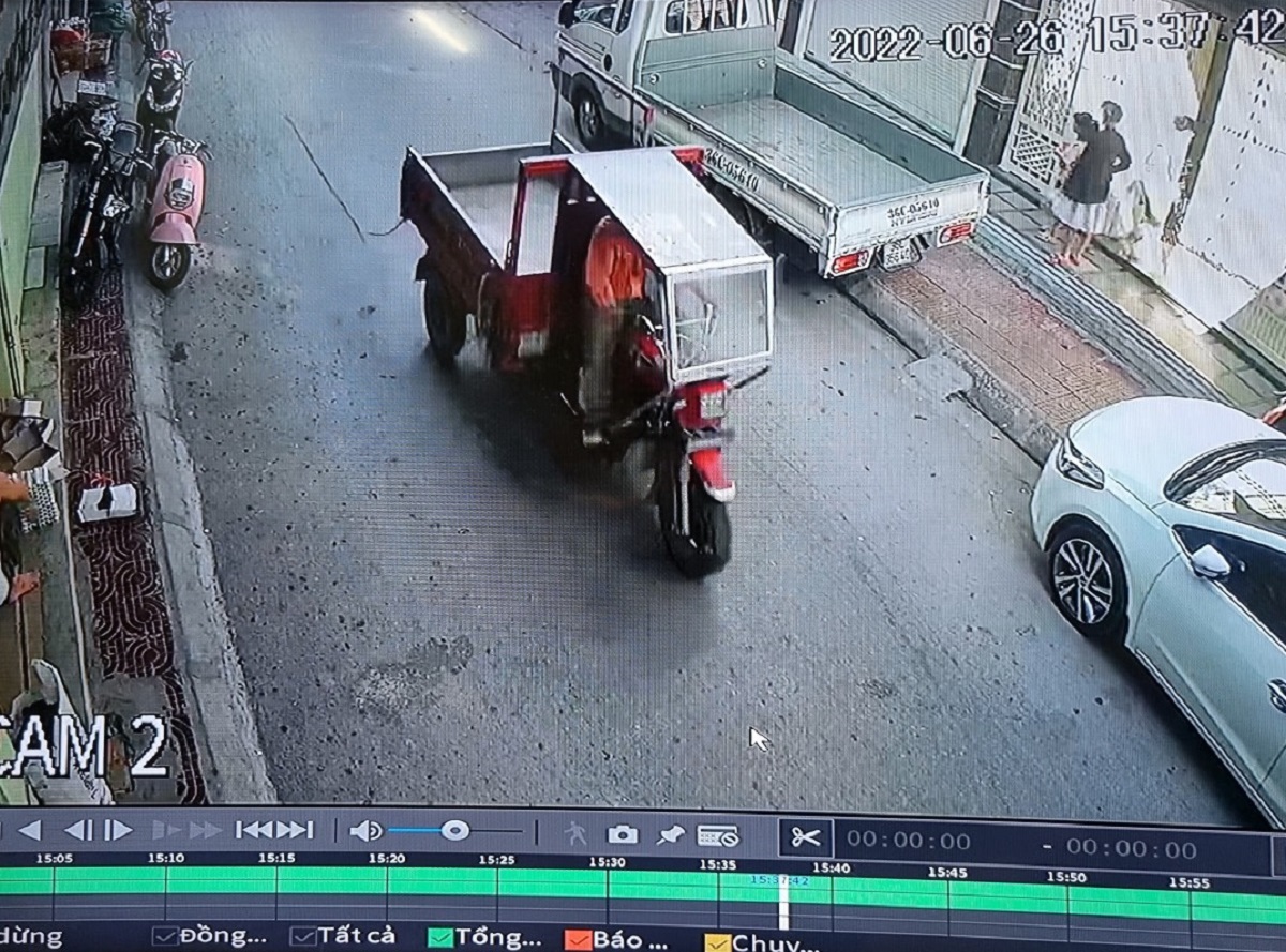 Bắt giam tài xế bỏ đi sau va chạm với xe máy khiến 3 người thương vong