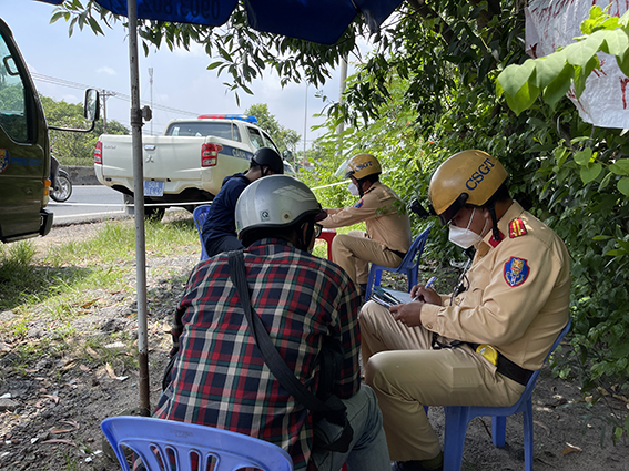 Xây dựng văn hóa giao thông: Không thể chần chừ!: Người tham gia giao thông phải hiểu lý, biết tình