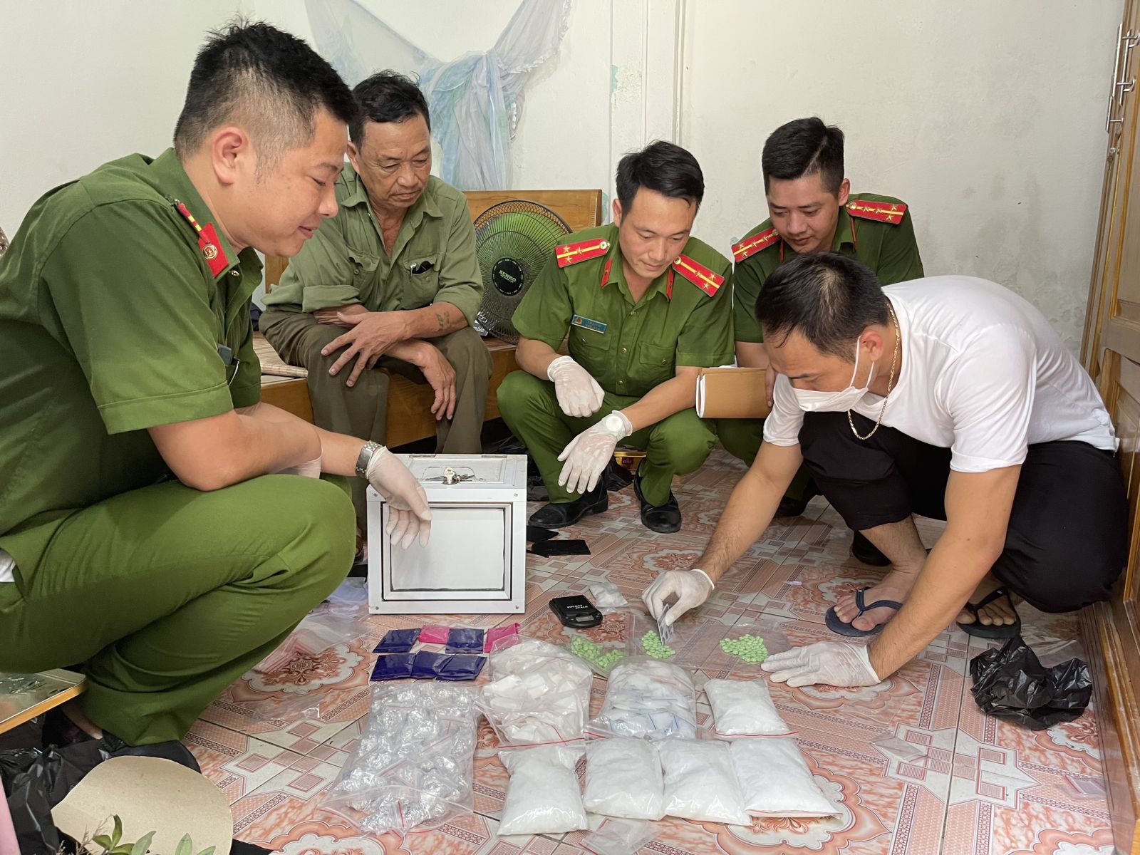 Người phụ nữ cầm đầu đường d&acirc;y ma t&uacute;y tinh vi giữa TP Thanh H&oacute;a - Ảnh 2.