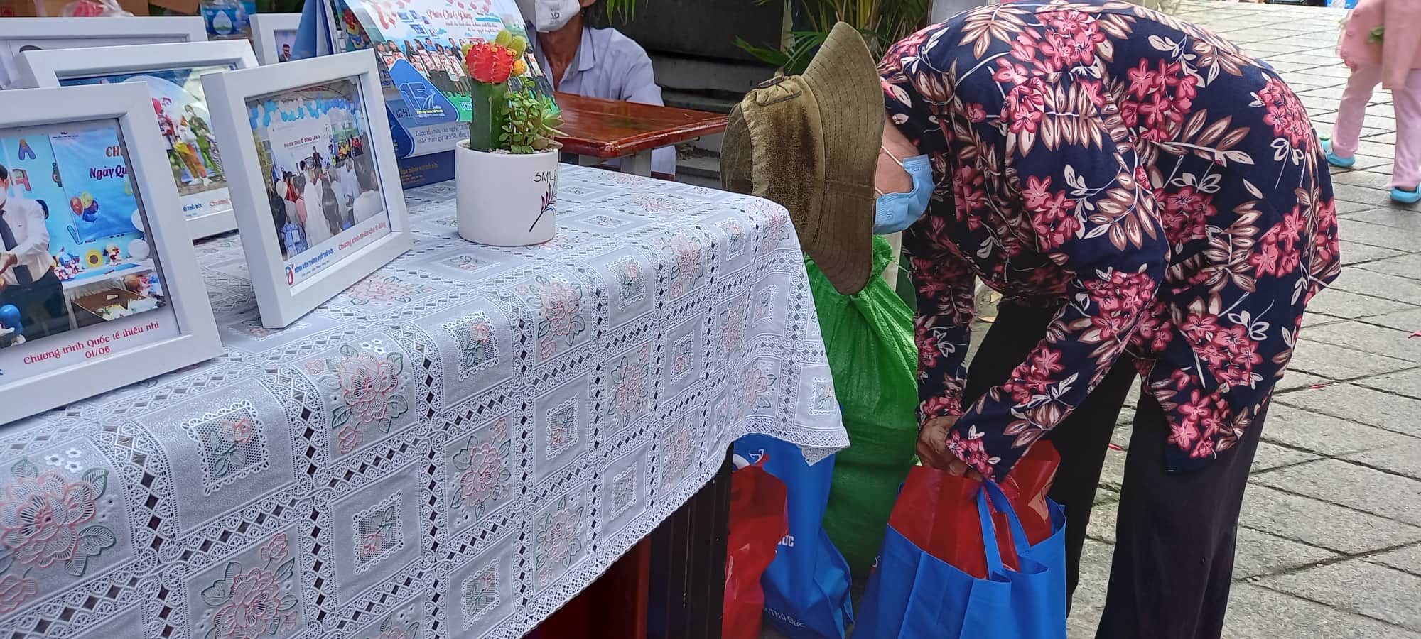 Ấm lòng người bệnh với "Phiên chợ 0 đồng" tại Bệnh viện TP Thủ Đức