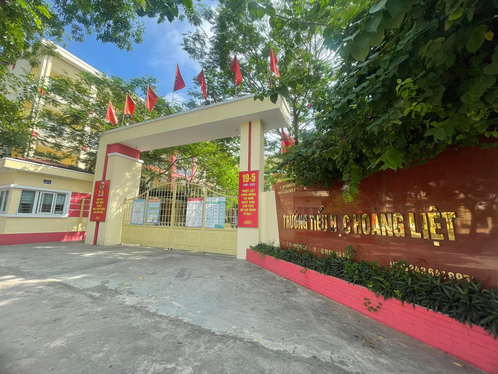 Hàng trăm học sinh bị "ép" chuyển trường để trường lên chuẩn quốc gia