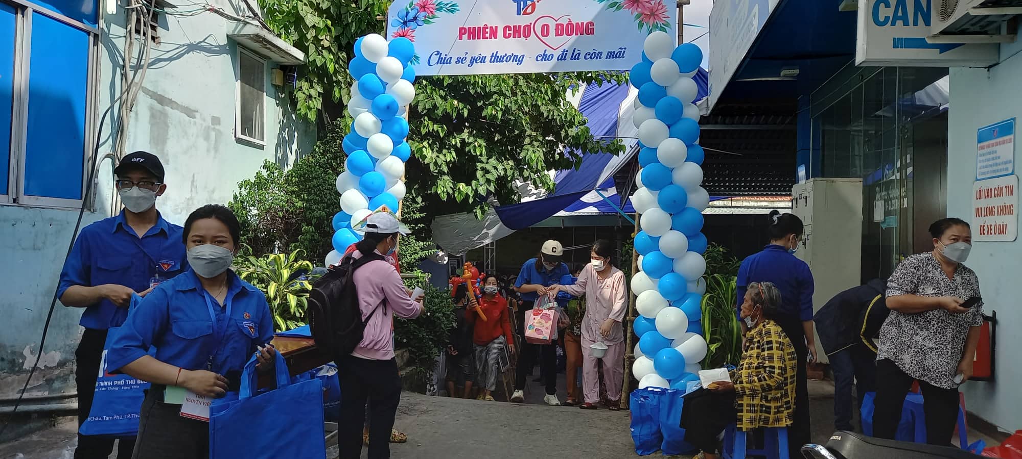 Ấm lòng người bệnh với Phiên chợ 0 đồng tại Bệnh viện TP Thủ Đức - Ảnh 1.