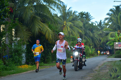 Hoàng Nguyên Thanh vô địch marathon Bến Tre