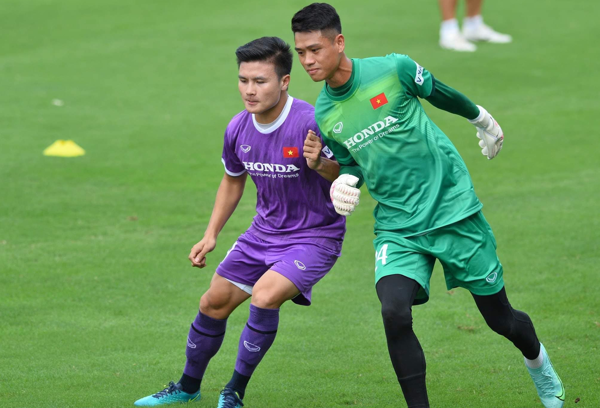 Báo L'Equipe: Pau FC đánh bạc với Quang Hải