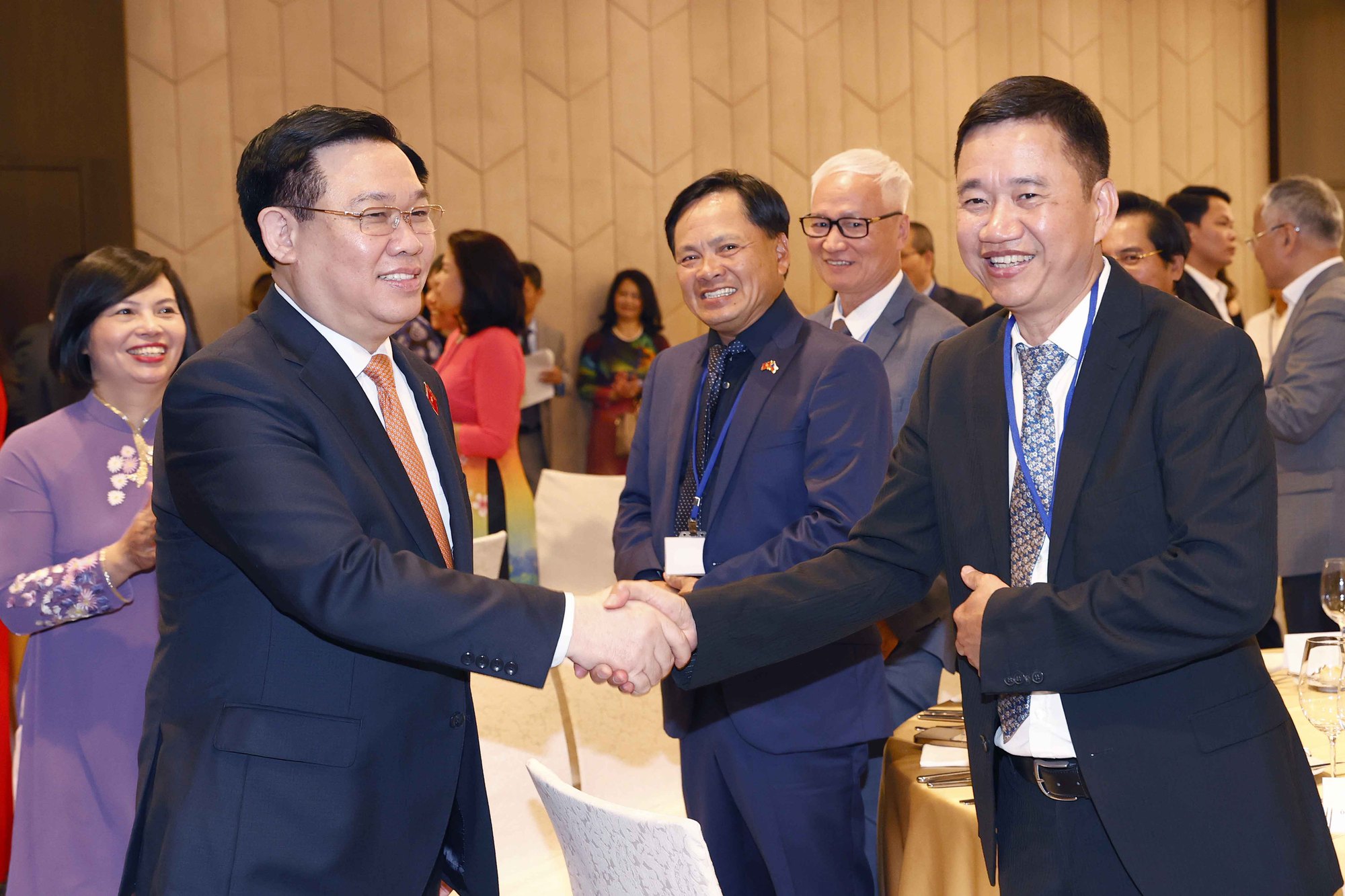 Chủ tịch Quốc hội: Mong doanh nghiệp người Việt tại Châu Âu đóng góp cho đất nước