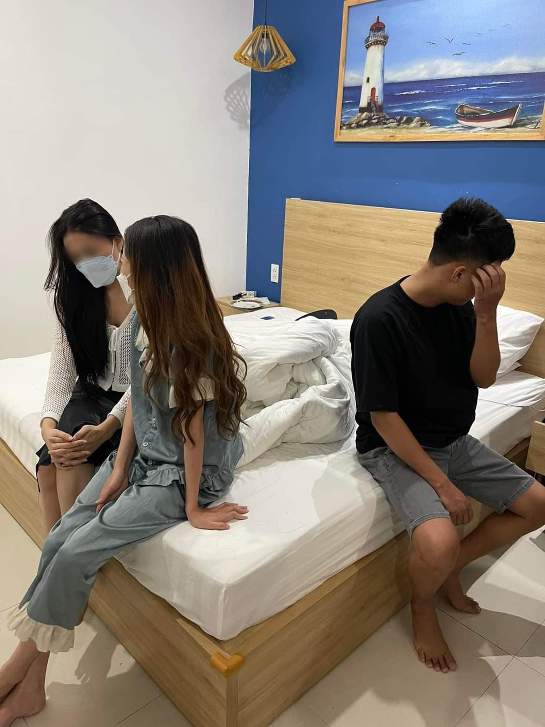 Ba nam nữ tổ chức "tiệc" ma túy trong căn hộ ven biển