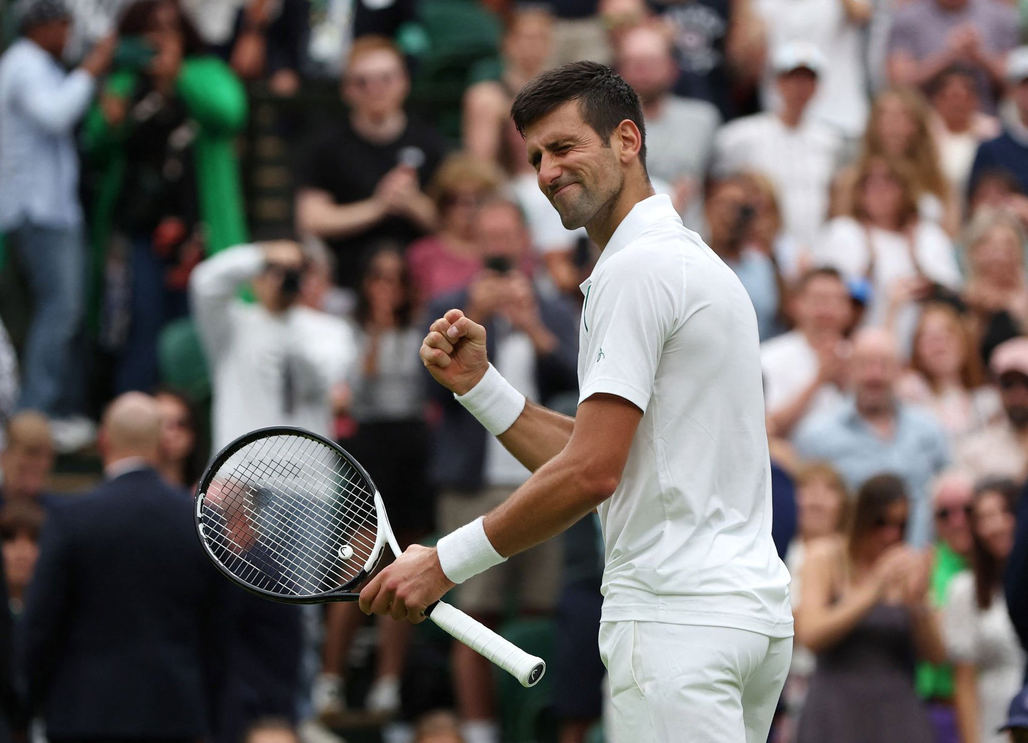 Djokovic khởi đầu Wimbledon 2022 suôn sẻ