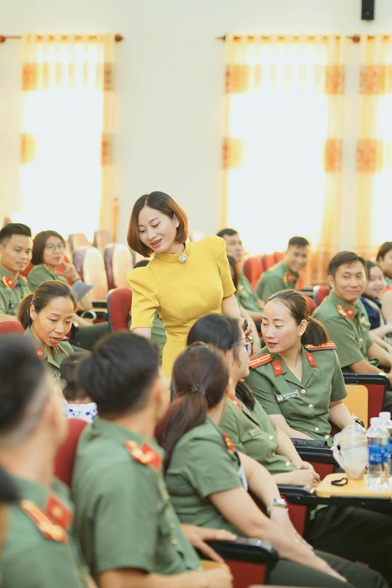 Thạc sỹ Tâm lý Bình An: “Xử lý các vấn đề tâm lý cho con cái sau dịch là việc làm cấp thiết của các bậc cha mẹ” - Ảnh 4.