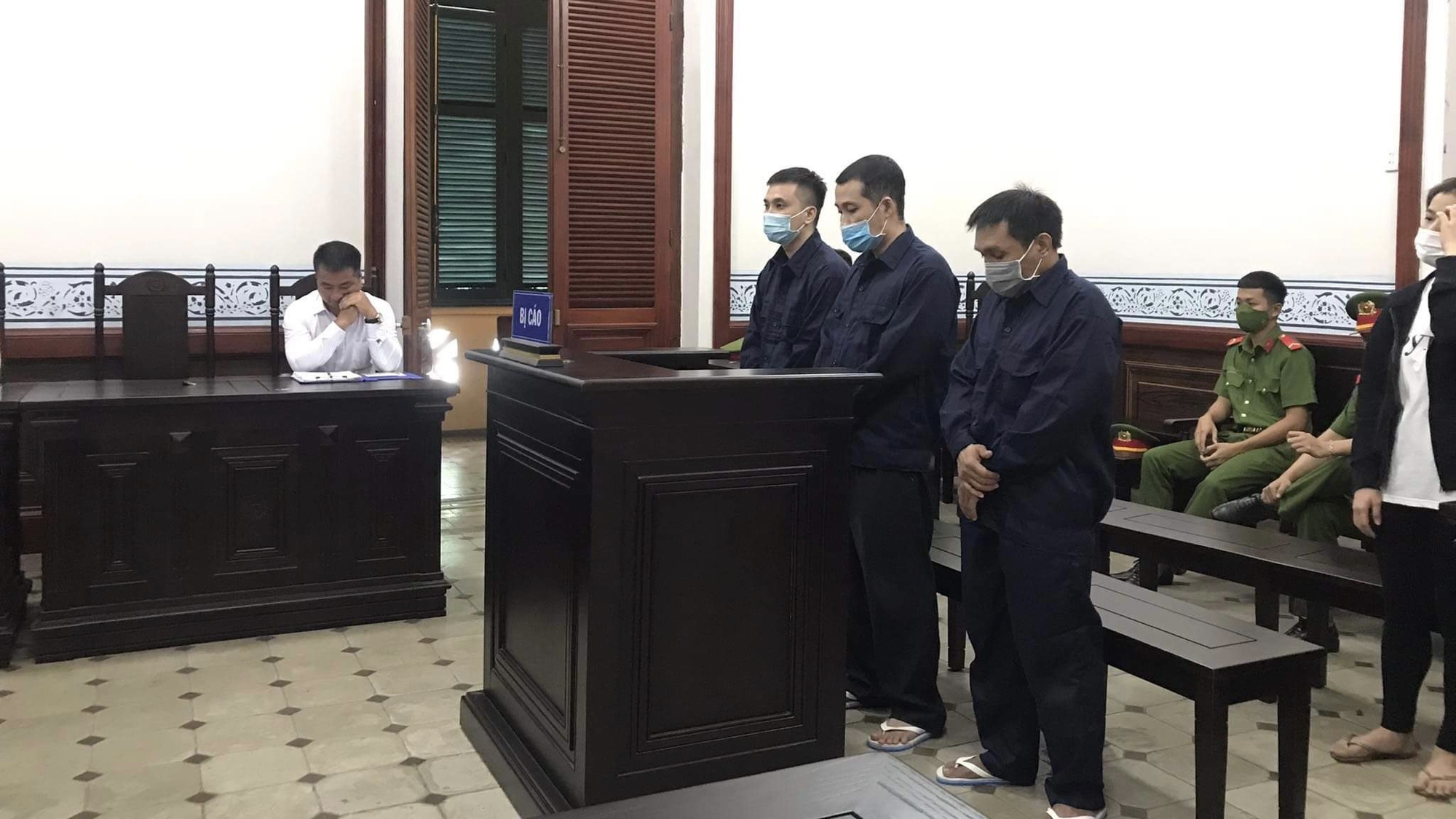 Dàn cảnh đánh ghen, nữ học viên và đồng bọn cưỡng đoạt 700 triệu đồng