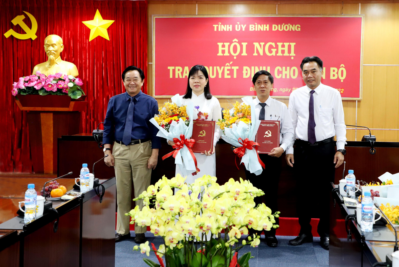 Bình Dương thay đổi nhiều vị trí cán bộ chủ chốt - Ảnh 1.