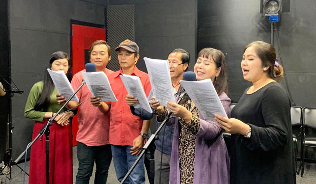 "Sân khấu truyền thanh" thu hút người nghe