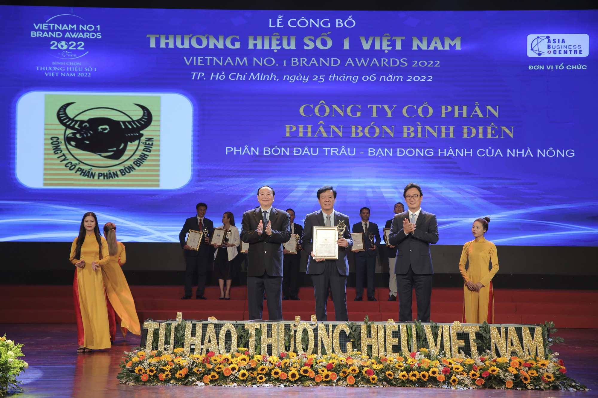Công ty Cổ phần Phân bón Bình Điền nhận Giải Thương hiệu số 1 Việt Nam 2022