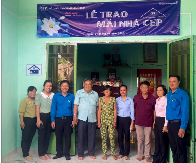 CEP trao tặng 114 “Mái nhà CEP” hỗ trợ khách hàng công nhân, người lao động nghèo vượt khó