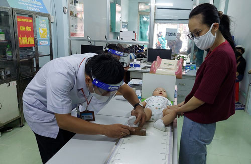 Bảo đảm bao phủ ph&ograve;ng bệnh cho trẻ - Ảnh 1.
