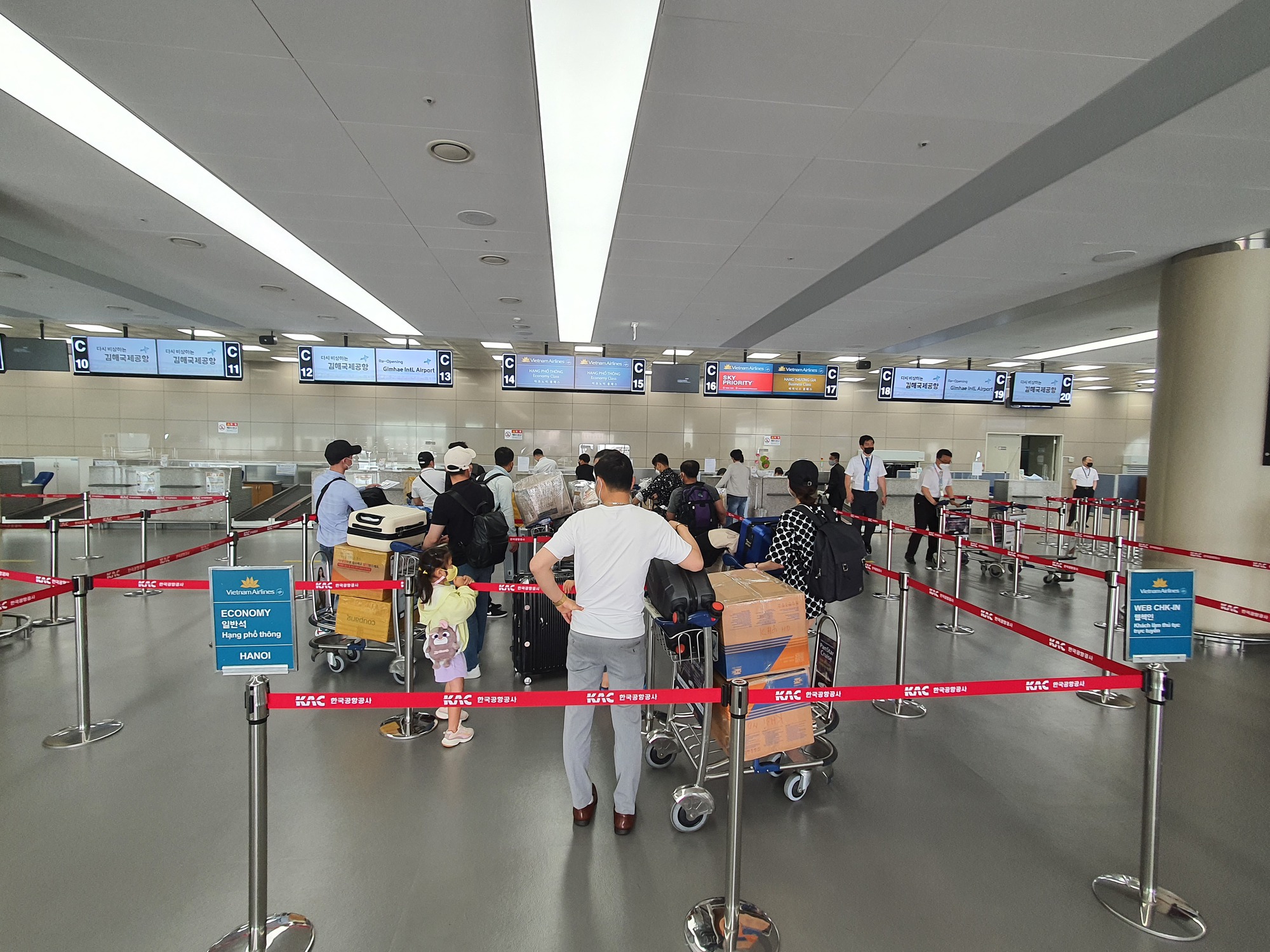 Mở lại đường bay H&agrave; Nội - Busan, TP HCM - Phuket - Ảnh 2.