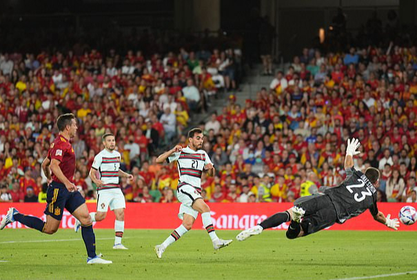 K&eacute;p phụ tỏa s&aacute;ng, Bồ Đ&agrave;o Nha chật vật cầm h&ograve;a T&acirc;y Ban Nha tại Nations League - Ảnh 7.