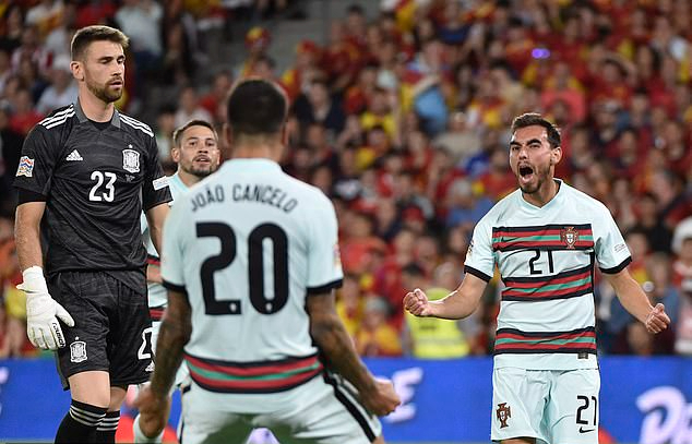 K&eacute;p phụ tỏa s&aacute;ng, Bồ Đ&agrave;o Nha chật vật cầm h&ograve;a T&acirc;y Ban Nha tại Nations League - Ảnh 8.
