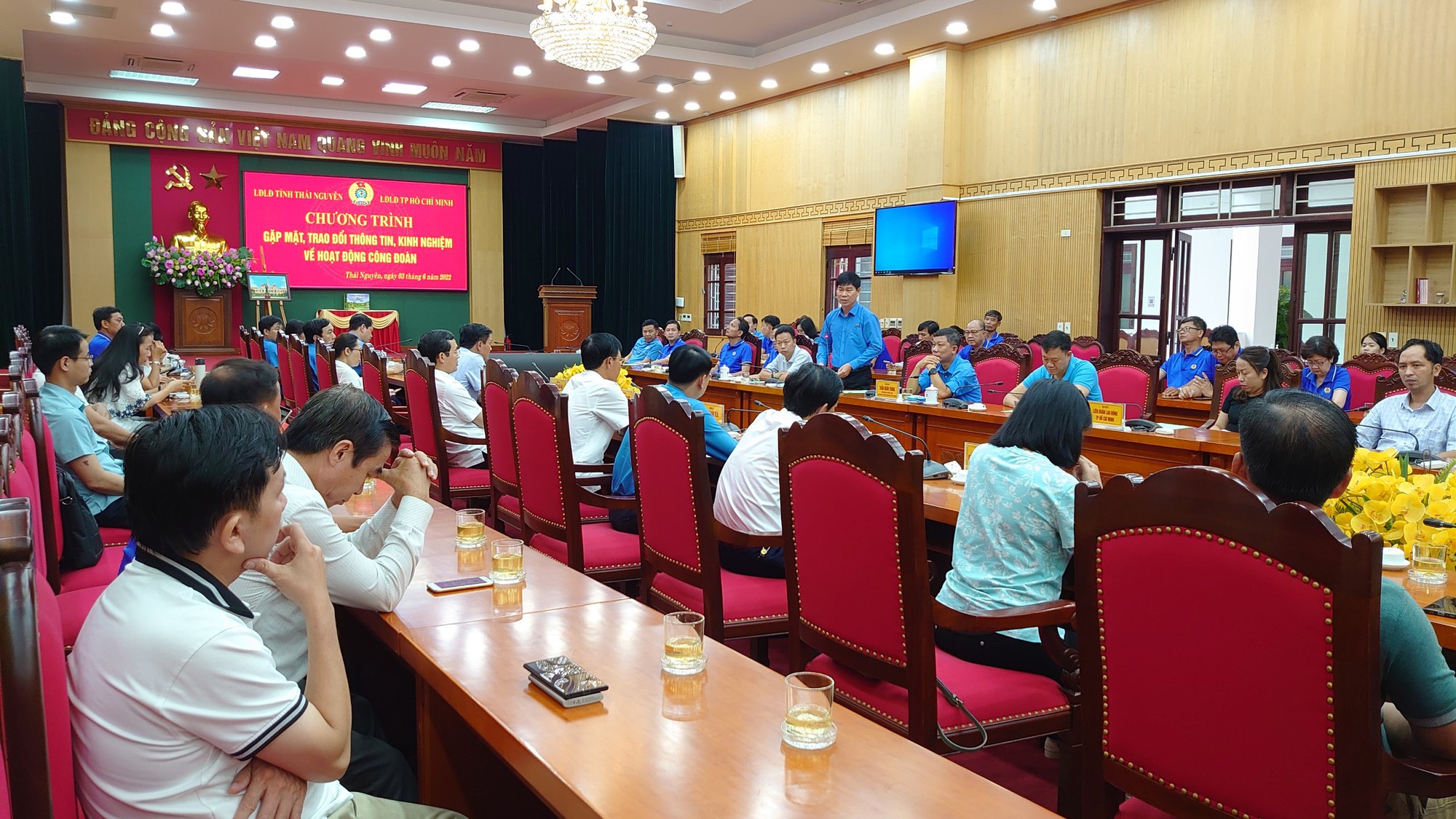 Thực hiện tốt vấn đề nh&agrave; ở, trường học cho con người lao động - Ảnh 1.
