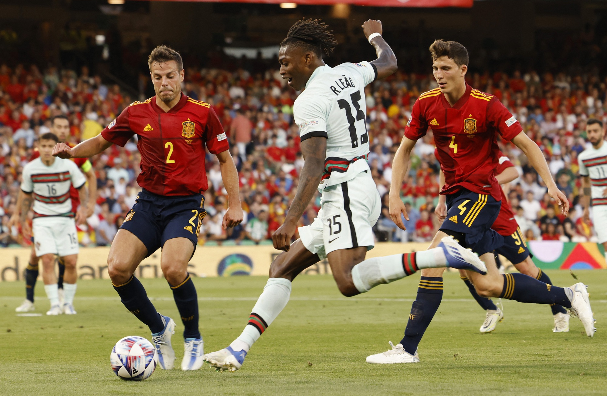 K&eacute;p phụ tỏa s&aacute;ng, Bồ Đ&agrave;o Nha chật vật cầm h&ograve;a T&acirc;y Ban Nha tại Nations League - Ảnh 2.