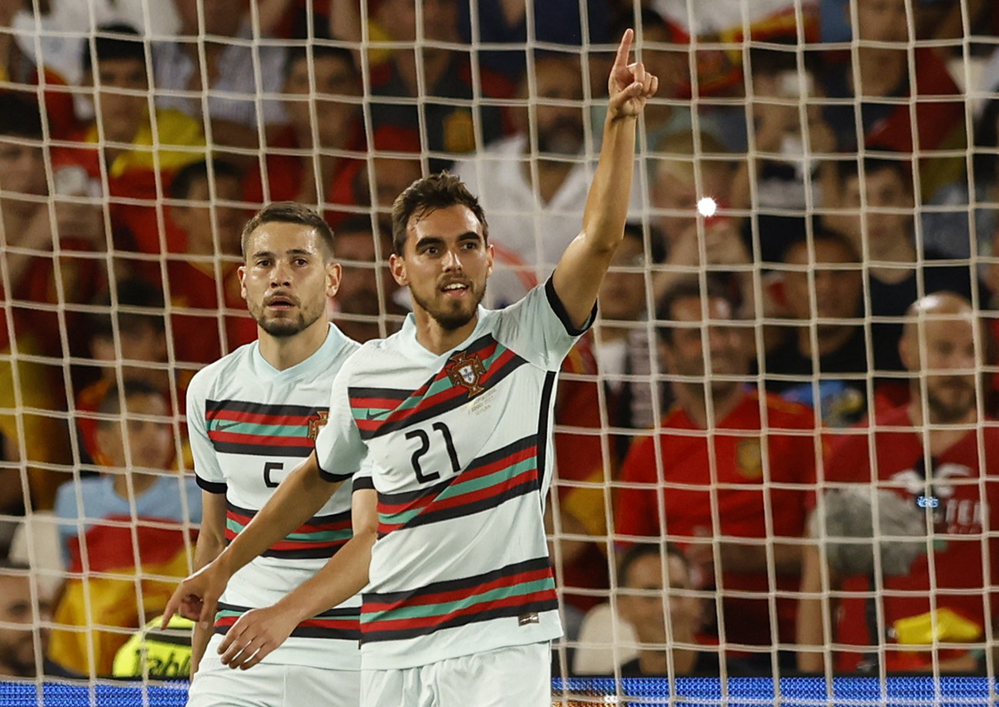 K&eacute;p phụ tỏa s&aacute;ng, Bồ Đ&agrave;o Nha chật vật cầm h&ograve;a T&acirc;y Ban Nha tại Nations League - Ảnh 9.