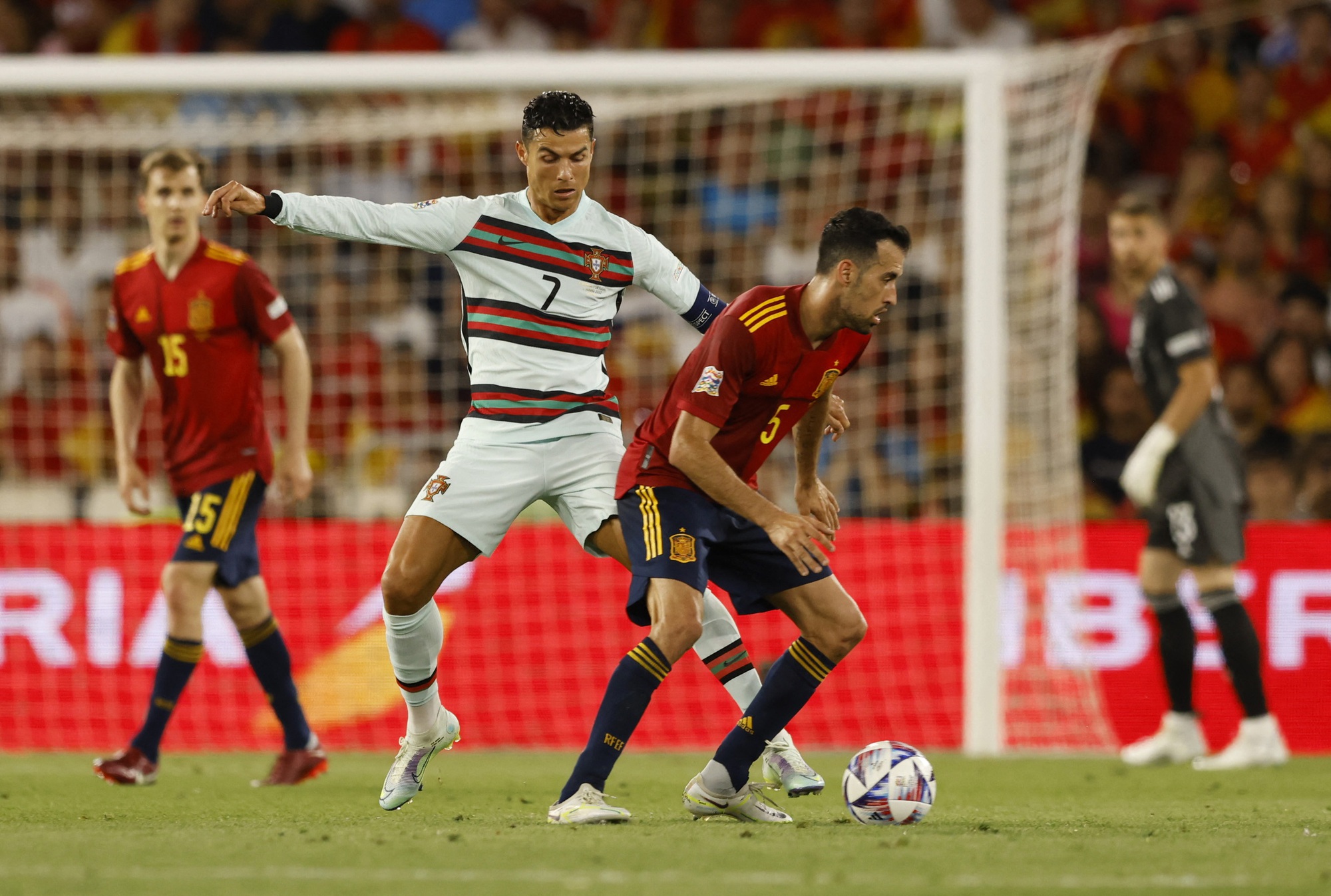 K&eacute;p phụ tỏa s&aacute;ng, Bồ Đ&agrave;o Nha chật vật cầm h&ograve;a T&acirc;y Ban Nha tại Nations League - Ảnh 6.