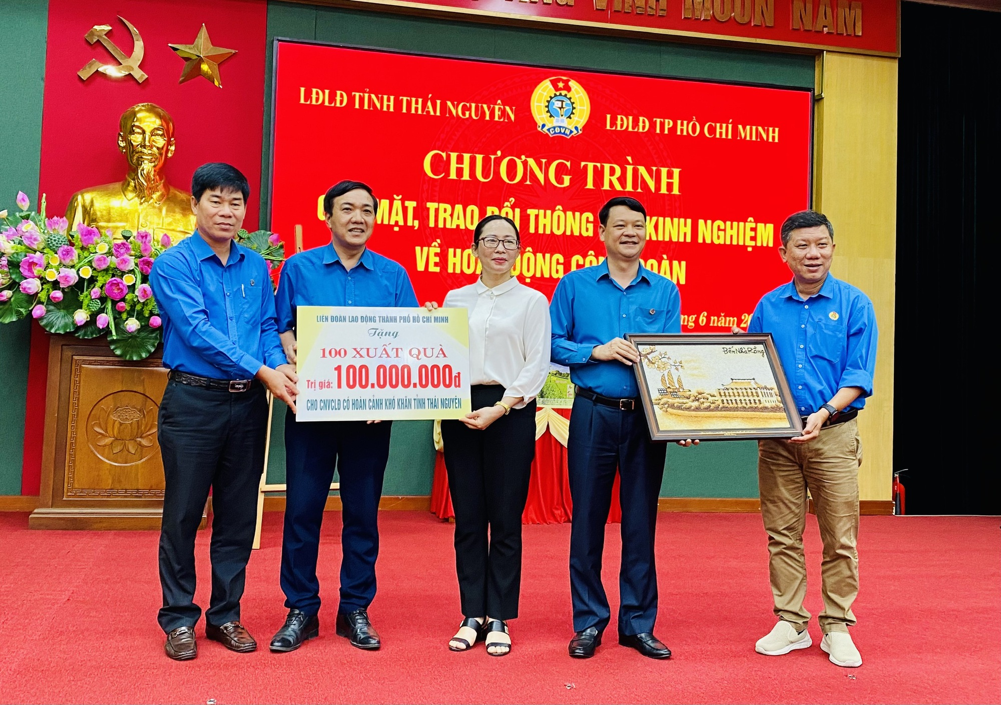 Chăm lo nhà ở, xây trường học cho con người lao động