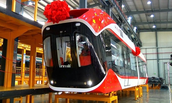 Tàu đệm từ chạy trên đường ray “lộn ngược” độc nhất vô nhị