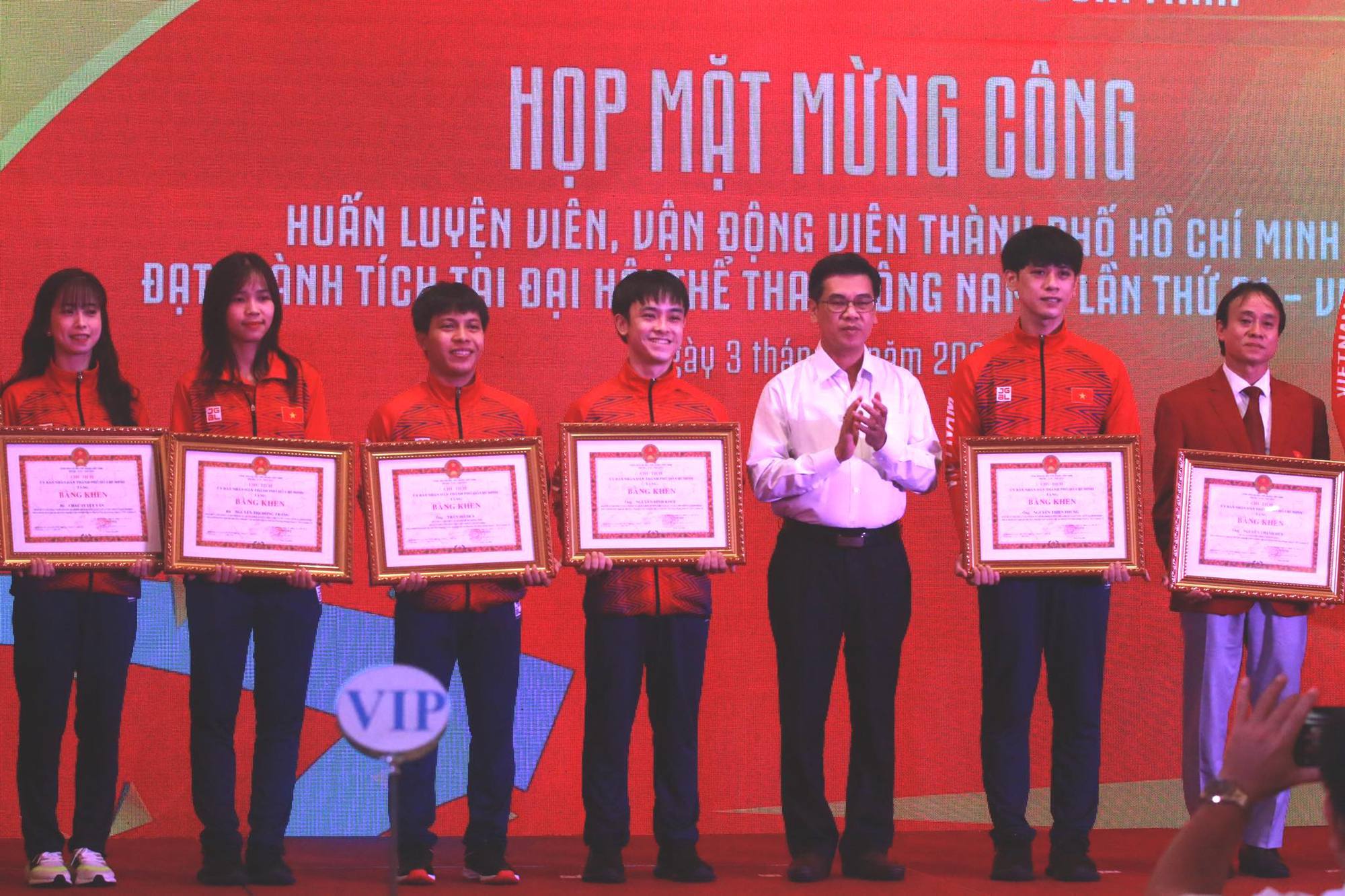 208 bằng khen v&agrave; 11 tỉ đồng thưởng đo&agrave;n thể thao TP HCM tham dự SEA Games 31 - Ảnh 2.
