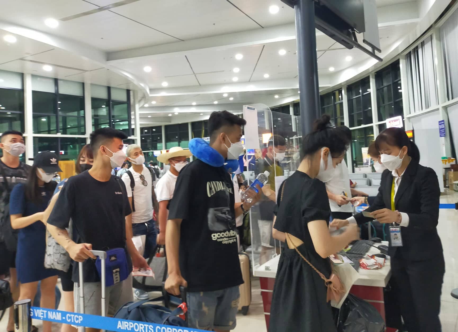 Chậm, hủy chuyến gia tăng gây bức xúc cho hành khách