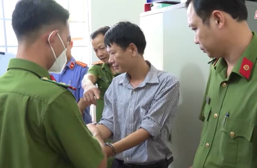 Bắt nguy&ecirc;n Gi&aacute;m đốc CDC B&igrave;nh Phước c&ugrave;ng thuộc cấp - Ảnh 6.