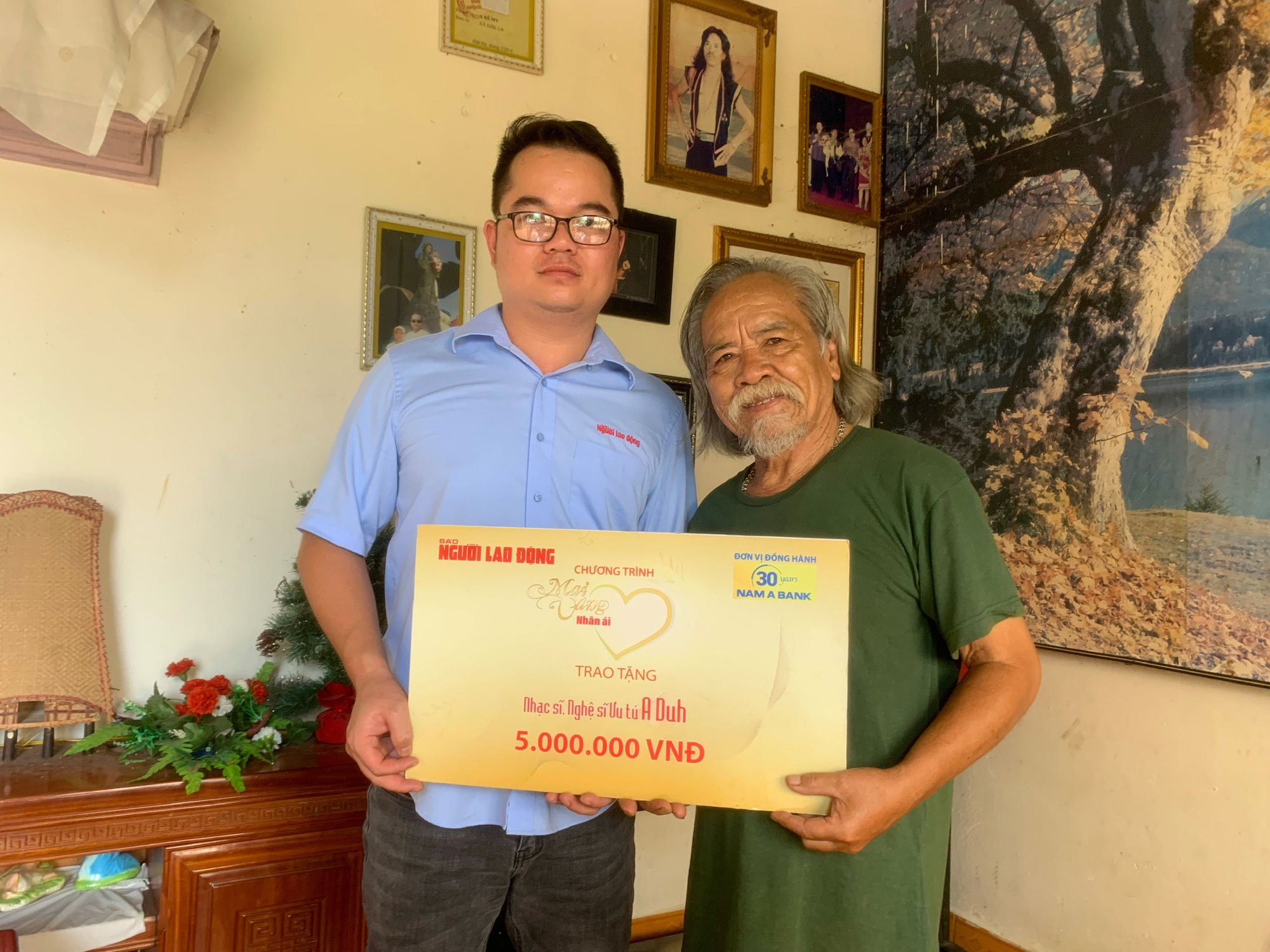 "Mai Vàng nhân ái" thăm nhạc sĩ A Đũh