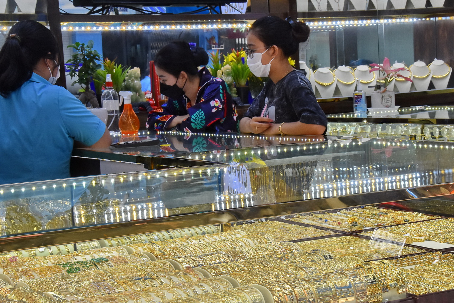 Giá vàng hôm nay (30-6): USD tiếp tục nóng lên, vàng rơi vào thế bất lợi
