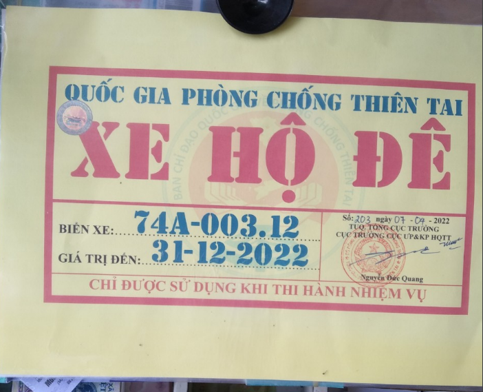 T&agrave;i xế xe biển xanh kh&ocirc;ng chịu mua v&eacute; qua trạm, bất hợp t&aacute;c - Ảnh 3.