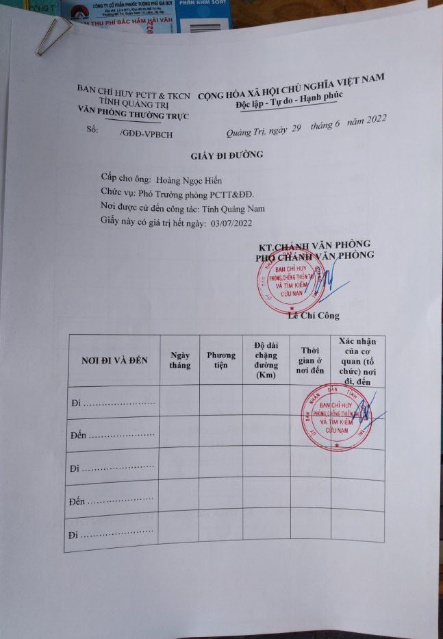 T&agrave;i xế xe biển xanh kh&ocirc;ng chịu mua v&eacute; qua trạm, bất hợp t&aacute;c - Ảnh 2.