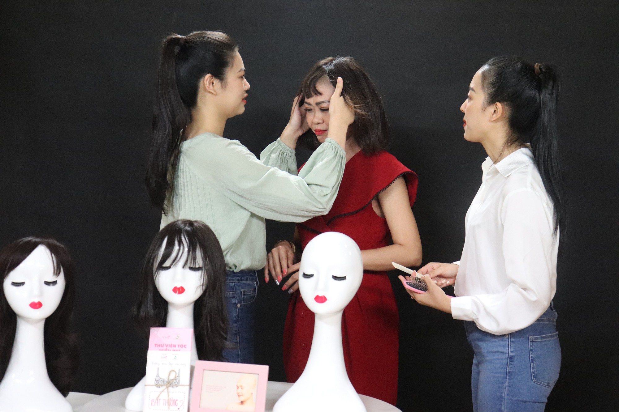 Ủng hộ bệnh nh&acirc;n ung thư v&uacute;, th&iacute; sinh Hoa hậu Thế giới Việt Nam 2022 cắt phăng m&aacute;i t&oacute;c - Ảnh 6.