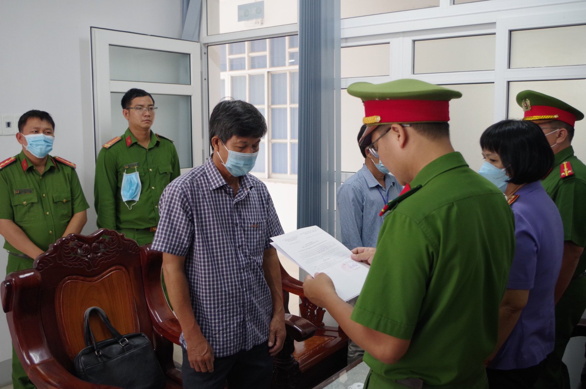 Khởi tố Ph&oacute; Chủ tịch huyện, Ph&oacute; trưởng Ban D&acirc;n vận huyện li&ecirc;n quan vi phạm quản l&yacute; đất đai - Ảnh 1.