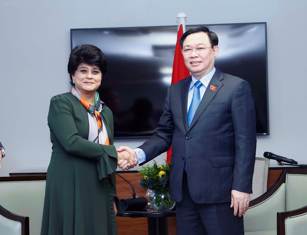Chủ tịch Quốc hội Vương Đ&igrave;nh Huệ gặp mặt l&atilde;nh đạo Prudential tại Anh - Ảnh 2.