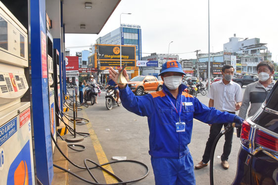 B&aacute;o c&aacute;o Thủ tướng xin chủ trương về thuế ti&ecirc;u thụ đặc biệt, VAT đối với xăng dầu.