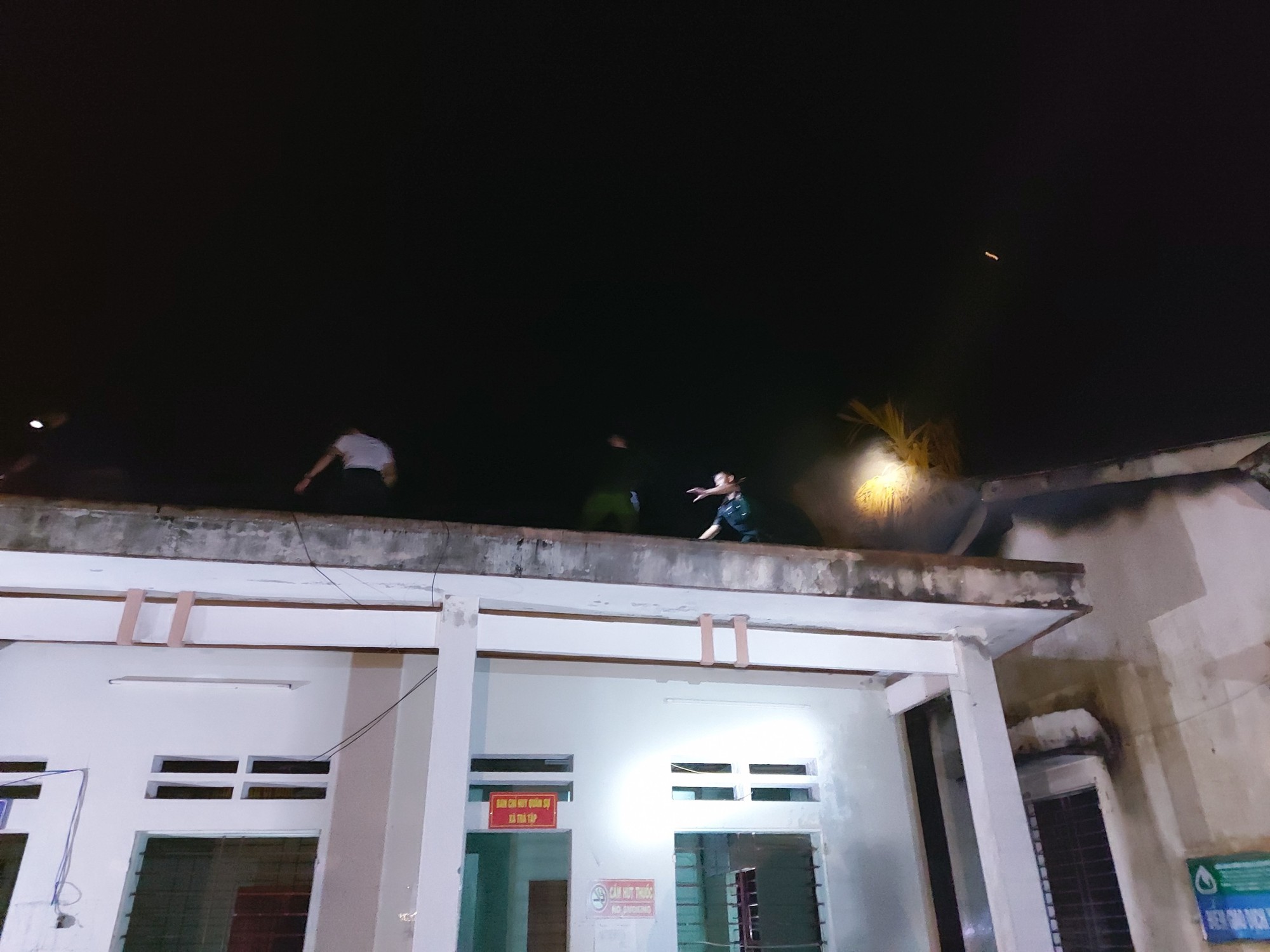 Trụ sở UBND x&atilde; ở Quảng Nam ch&aacute;y ng&ugrave;n ngụt - Ảnh 5.