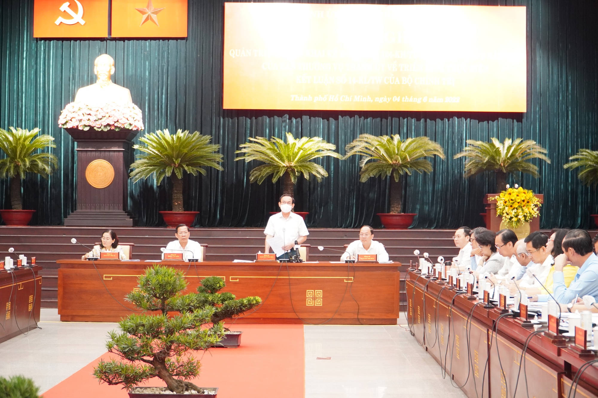 B&iacute; thư Th&agrave;nh ủy TP HCM Nguyễn Văn N&ecirc;n: S&aacute;ng tạo để đem lại hiệu quả - Ảnh 1.