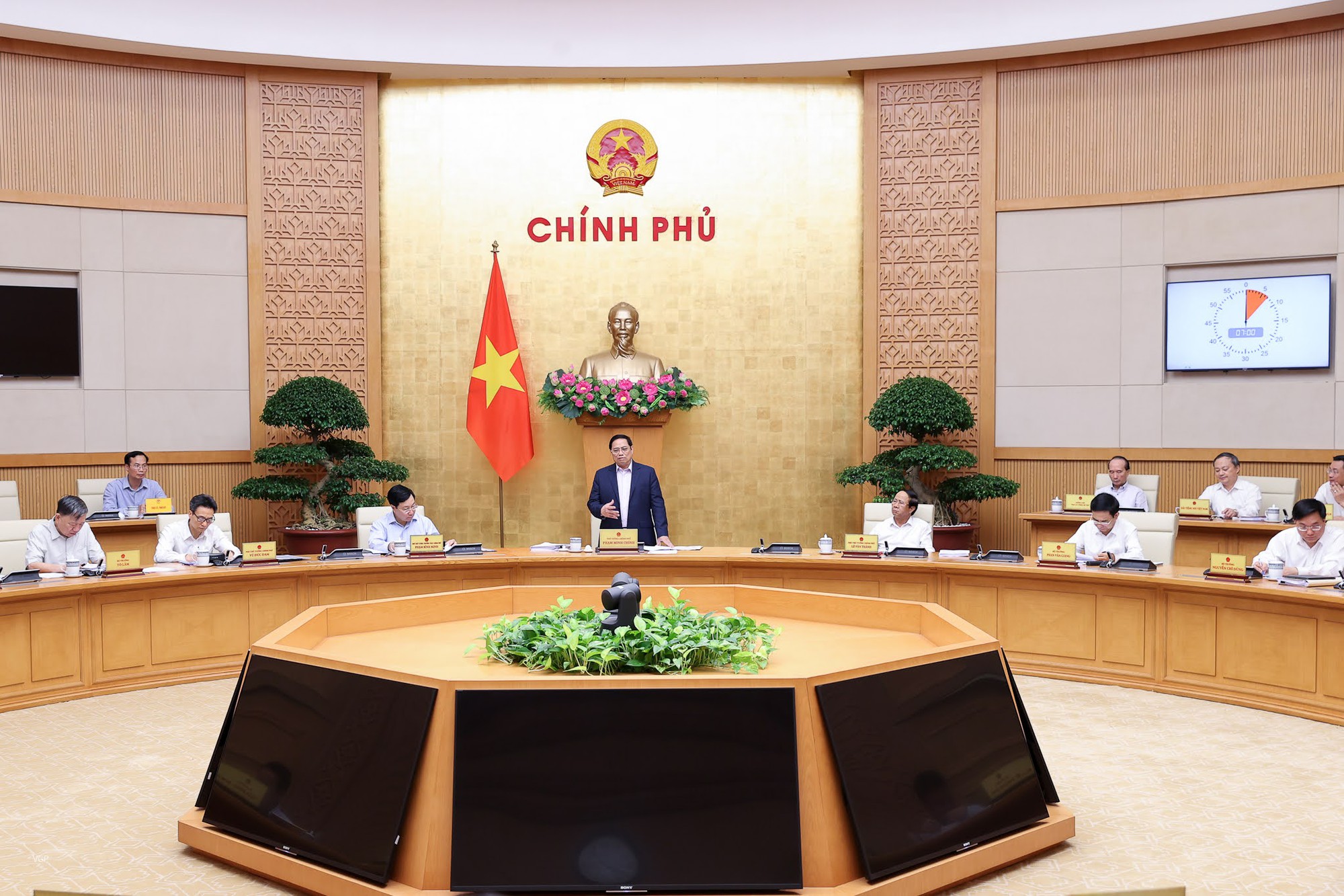 Thủ tướng: Cần có giải pháp tích cực liên quan đến sách giáo khoa - Ảnh 2.