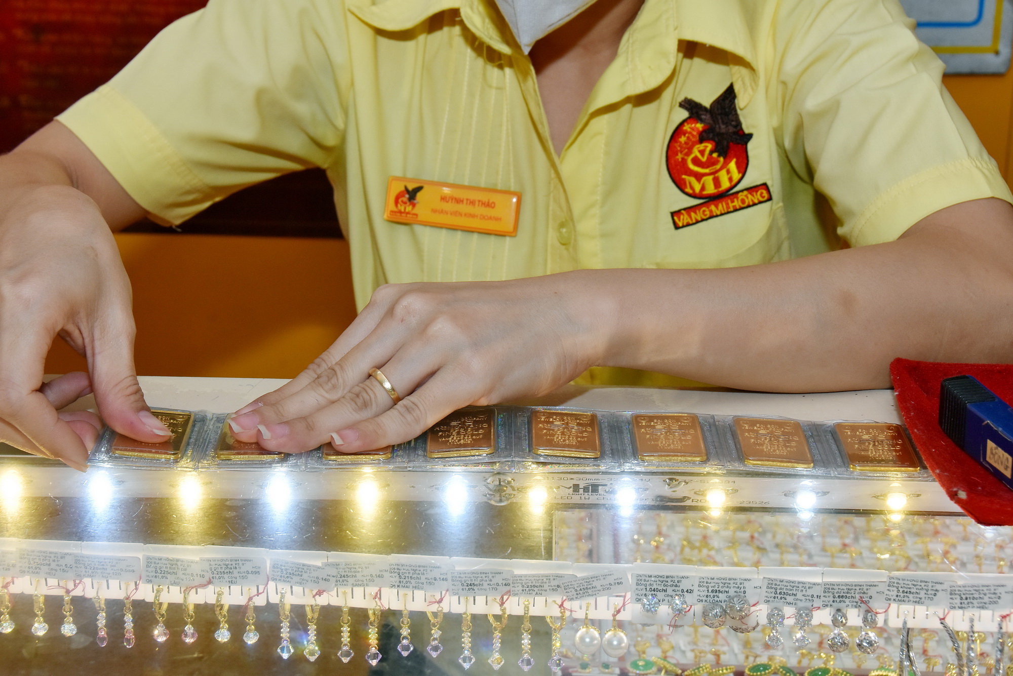 Giá vàng hôm nay 4-6: Đảo chiều suy yếu trước sức mạnh của USD