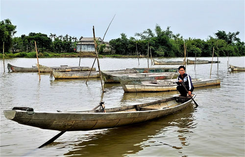 Nuôi cá bằng lồng thuyền - Ảnh 1.