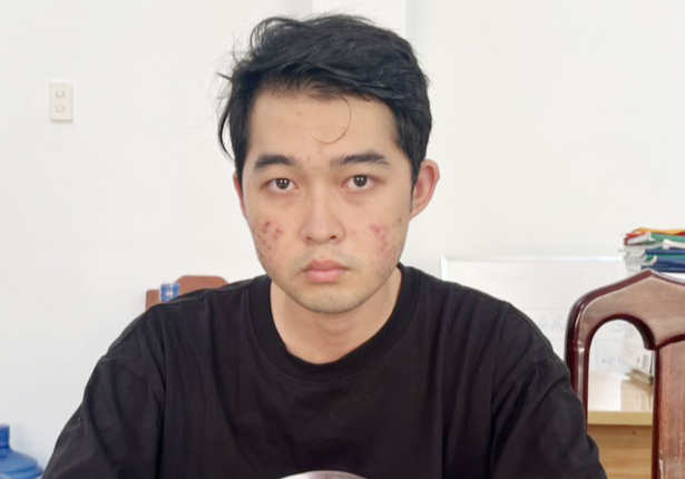 Hàng trăm sinh viên mắc nợ do "sập bẫy" gã trai lừa đảo