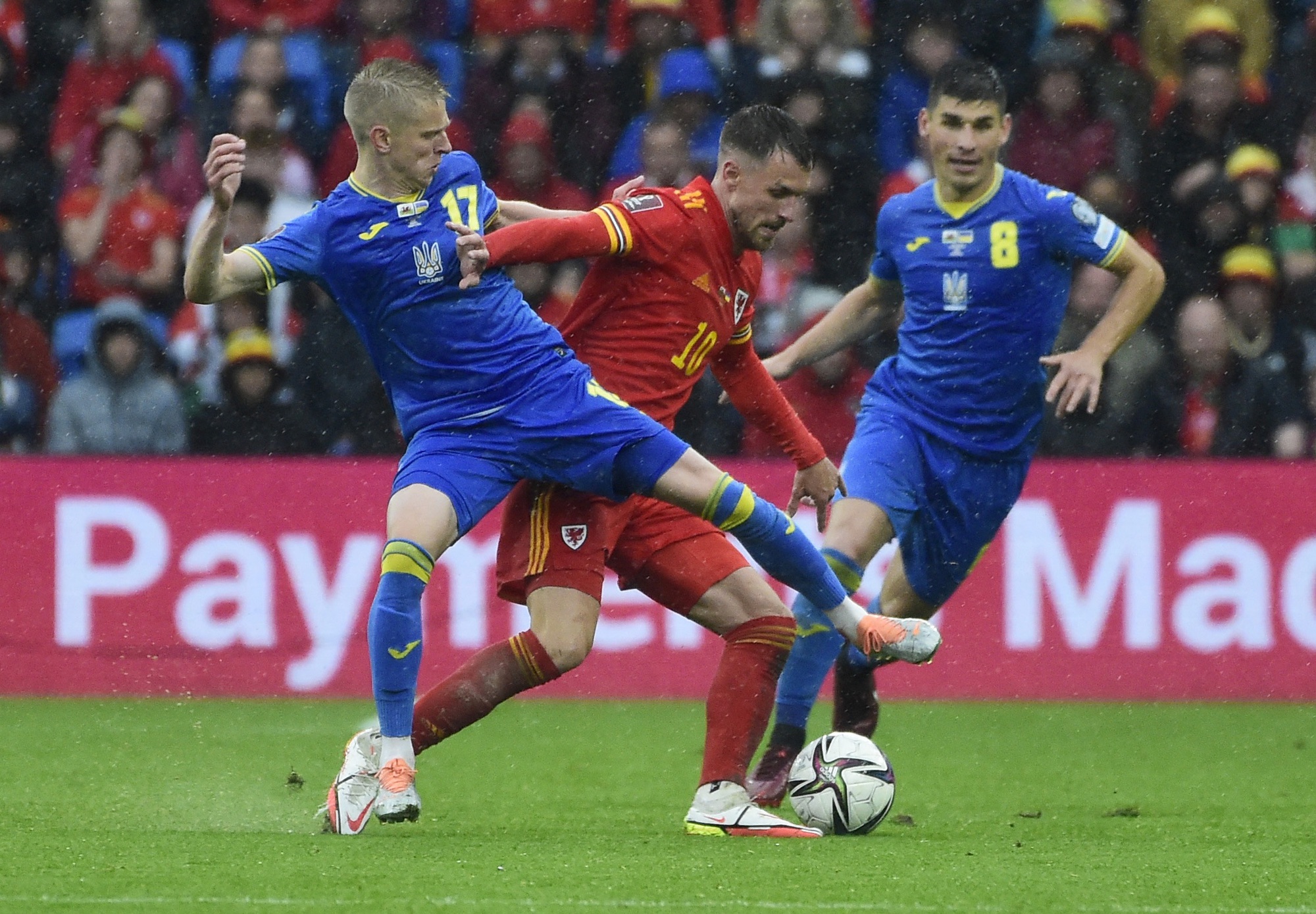 Đ&aacute; phản ngỡ ng&agrave;ng, Ukraine mất v&eacute; World Cup v&agrave;o tay Xứ Wales - Ảnh 6.