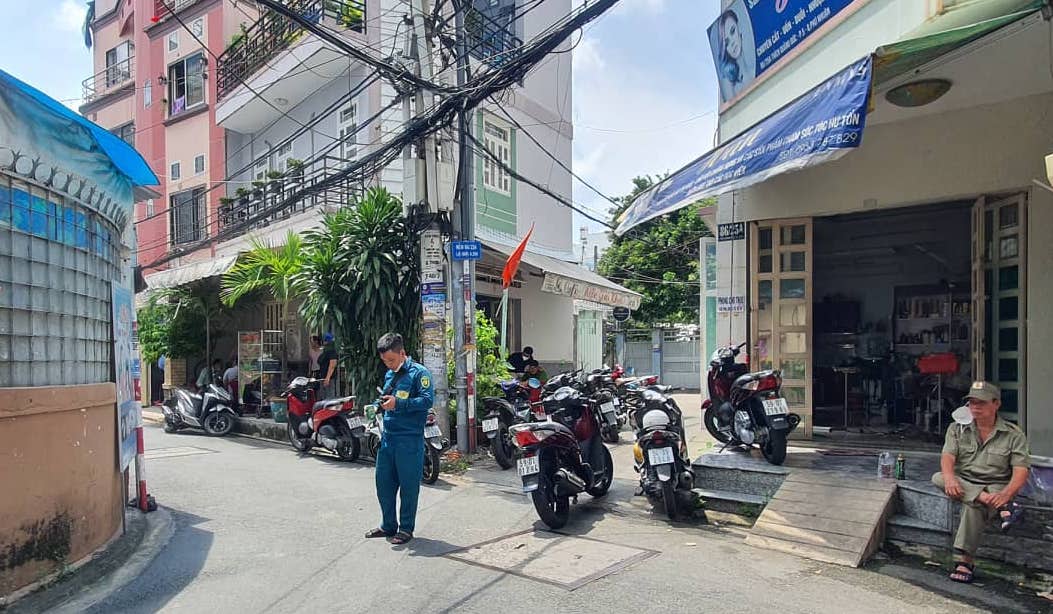 Bắt nghi phạm sát hại cha trong căn nhà ở Phú Nhuận - Ảnh 1.