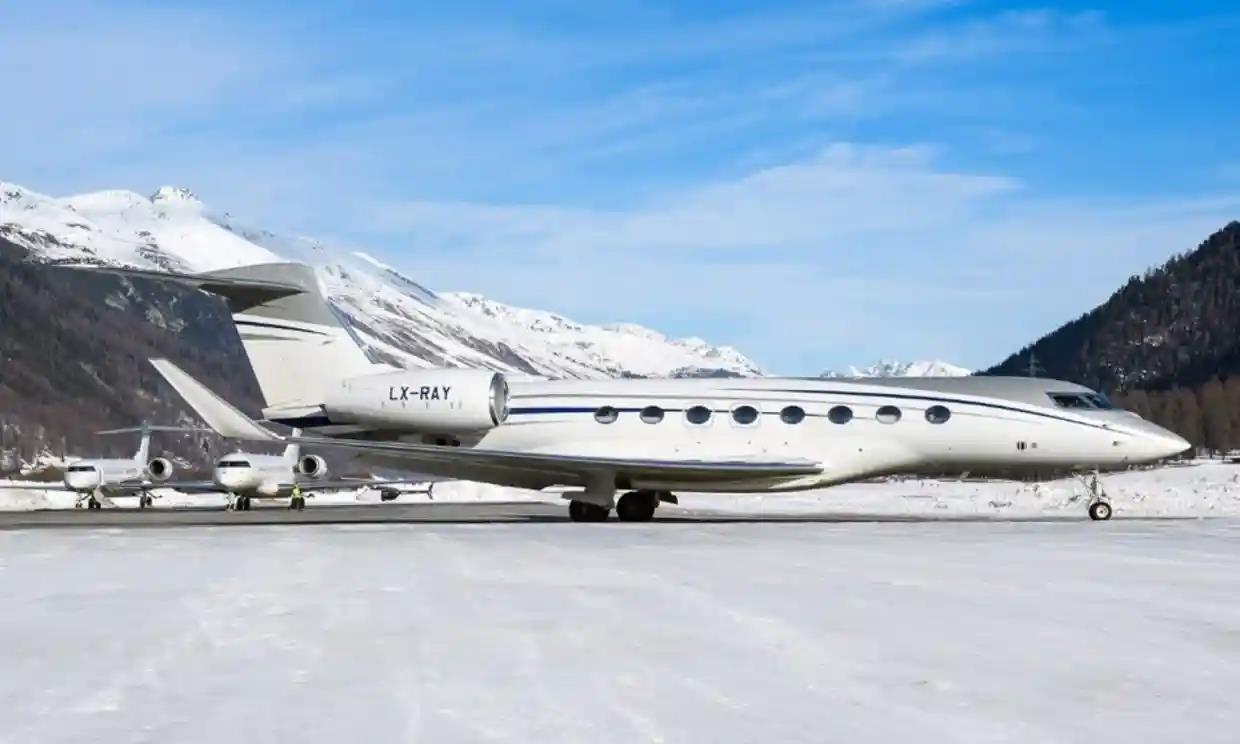 Mỹ quyết tịch thu 2 m&aacute;y bay hạng sang của tỉ ph&uacute; Nga Roman Abramovich - Ảnh 3.